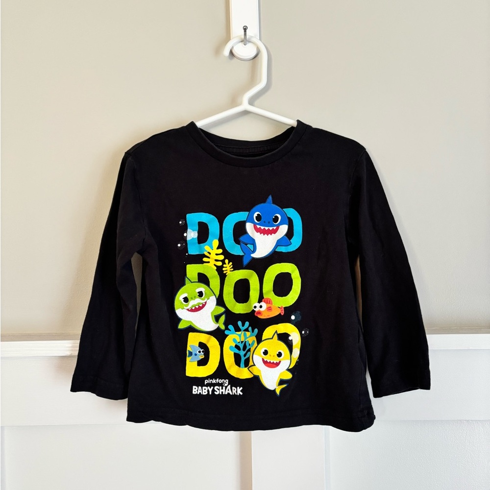 VGUC Baby Shark Black Long Sleeve 3T Toddler Shirt